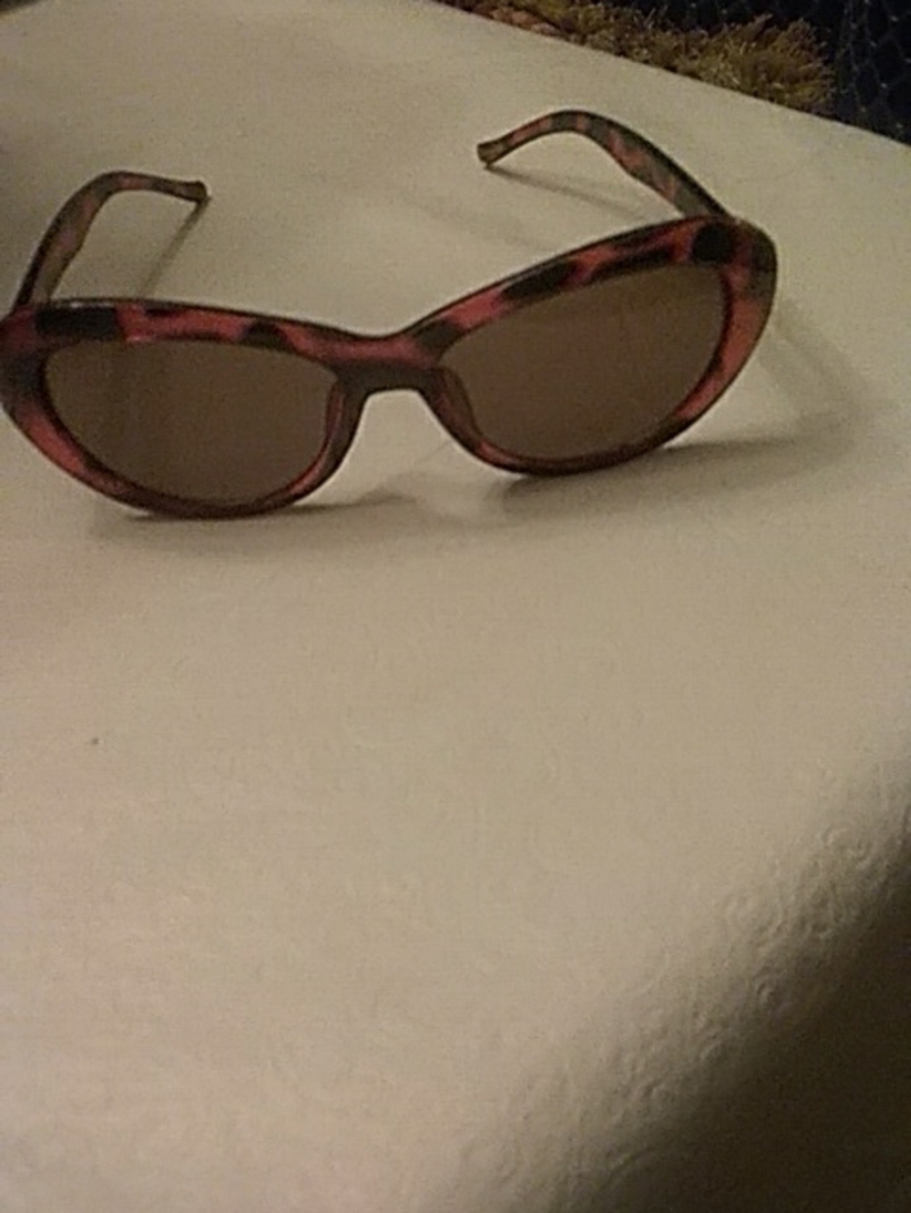 Women’s Tortoiseshell Sunglasses - Stylish UV Shades